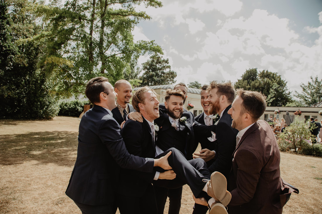 How to have pain free and beautiful group photos: Helpful Blog Post - Holly Cade - Alternative Documentary Wedding & Portrait Photographer. Available to shoot on the Isle of Wight, Portsmouth, Southampton, Hampshire, the South Coast of England, throughout the UK and Worldwide.