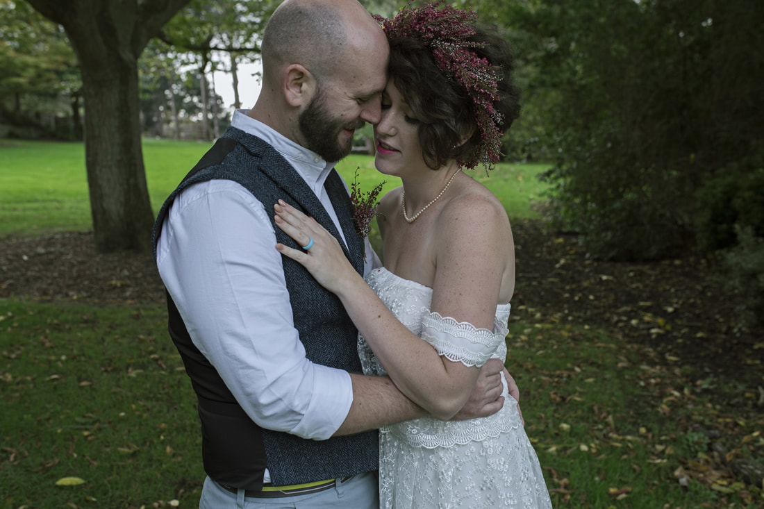 Sarah & Anthony's Wedding at Ventnor Botanic Gardens, Isle of Wight - Holly Cade Photography, UK Wedding and Portrait Photographer