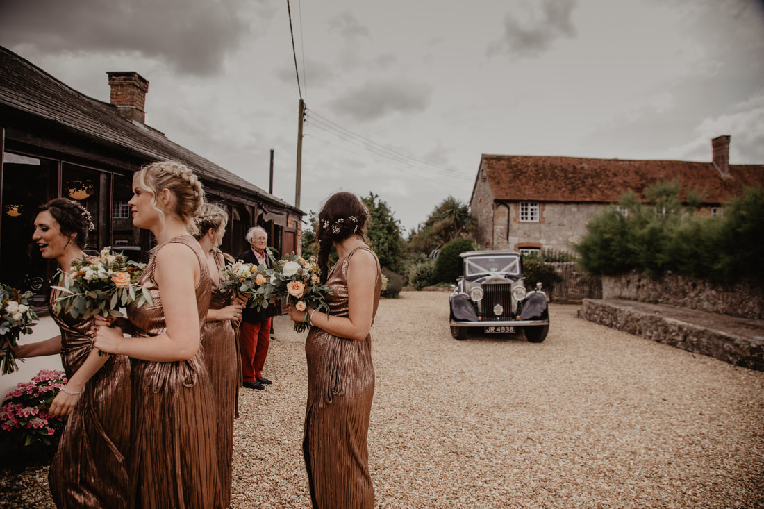Hayley & Charlie's Wedding at Haseley Manor, Isle of Wight : Holly Cade - Alternative Candid Documentary Wedding & Portrait Photographer. Available to shoot on the Isle of Wight, Portsmouth, Southampton, Hampshire, the South Coast of England, throughout the UK and Worldwide.