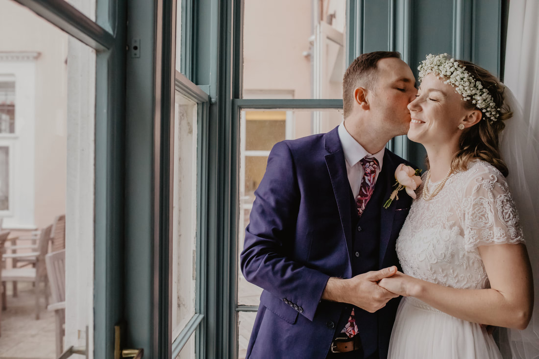 Jennie & Garth's Summer Wedding at The Pink house, Bembridge - Holly Cade - Alternative Candid Documentary Wedding & Portrait Photographer. Available to shoot on the Isle of Wight, Portsmouth, Southampton, Hampshire, and throughout the UK
