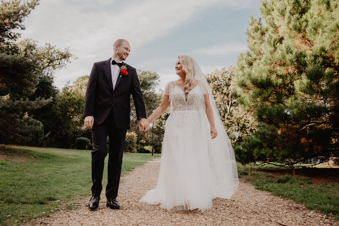 Wedding at Northwood House - Best wedding photos of 2022 - Holly Cade - Alternative Candid Documentary Wedding & Portrait Photographer. Available to shoot on the Isle of Wight, Portsmouth, Southampton, Hampshire, and throughout the UK 