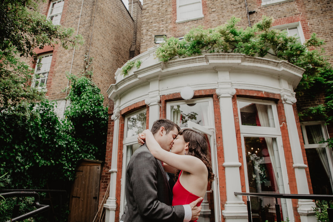 Wedding at Southwark Registry Office - Best wedding photos of 2022 - Holly Cade - Alternative Candid Documentary Wedding & Portrait Photographer. Available to shoot on the Isle of Wight, Portsmouth, Southampton, Hampshire, and throughout the UK 
